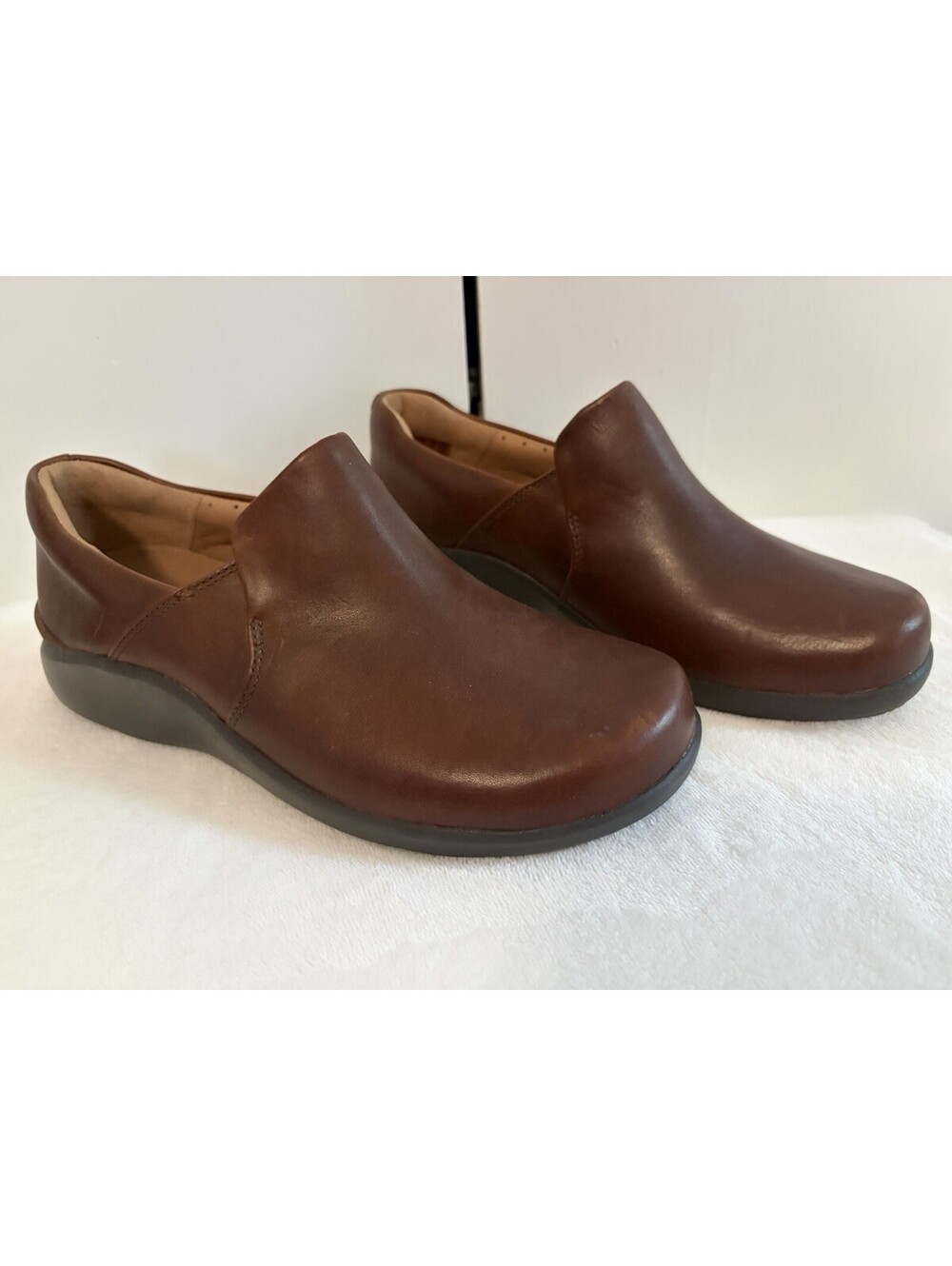 NWT Clarks Unstructured Dark Tan Leather Slip-On Shoes - Un Loop 2 Step 7.5 W